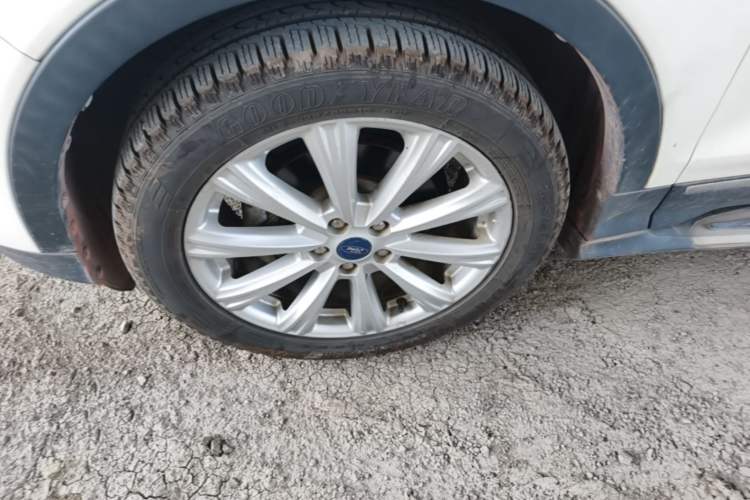 Used Ford Kuga 2018 EcoBoost 180 Two-Wheel-Drive Luxury Wing Edition Left Front Wheel Hub