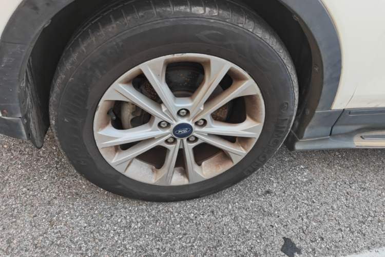 Used Ford Kuga 2018 Facelifted EcoBoost 180 Two-Wheel-Drive Platinum Wing Edition Left Front Wheel Hub