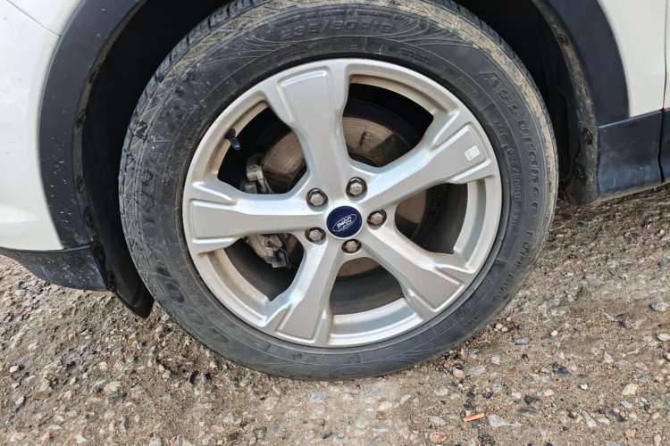 Used Ford Kuga 2018 EcoBoost 180 Two-Wheel-Drive Platinum Edition Left Front Wheel Hub