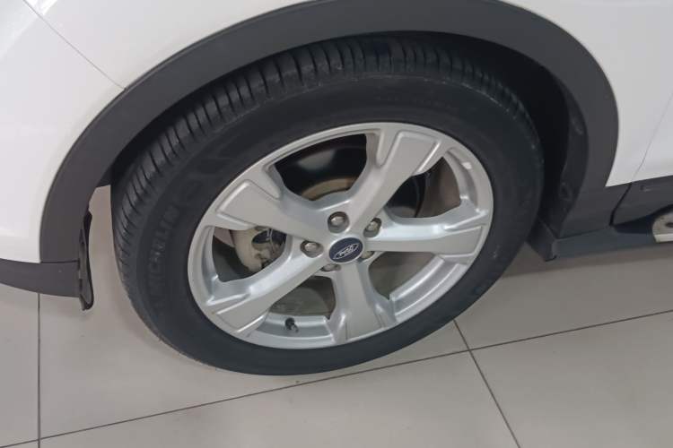 Used Ford Kuga 2018 EcoBoost 180 Two-Wheel-Drive Platinum Edition Left Front Wheel Hub