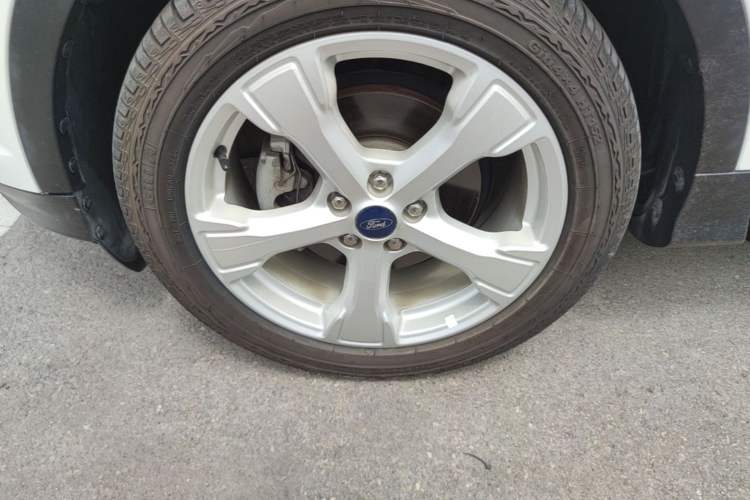 Used Ford Kuga 2018 EcoBoost 180 Two-Wheel-Drive Platinum Edition Left Front Wheel Hub