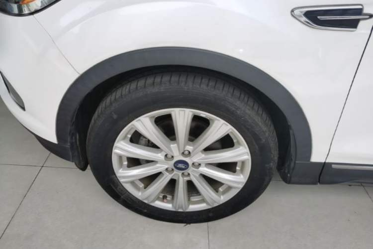 Used Ford Kuga 2018 EcoBoost 180 Two-Wheel-Drive Luxury Wing Edition Left Front Wheel Hub