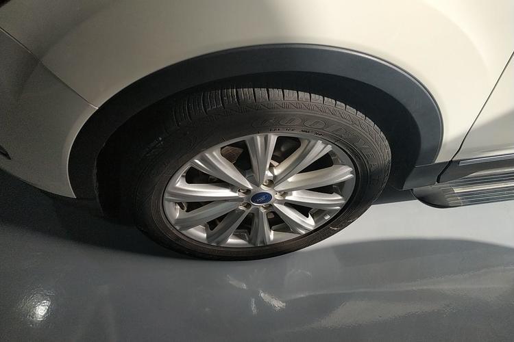 Used Ford Kuga 2018 EcoBoost 180 Four-Wheel Drive Luxury Wing Model Left Front Wheel Hub
