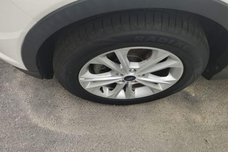 Used Ford Kuga 2018 Facelifted EcoBoost 180 Two-Wheel-Drive Platinum Wing Edition Left Front Wheel Hub