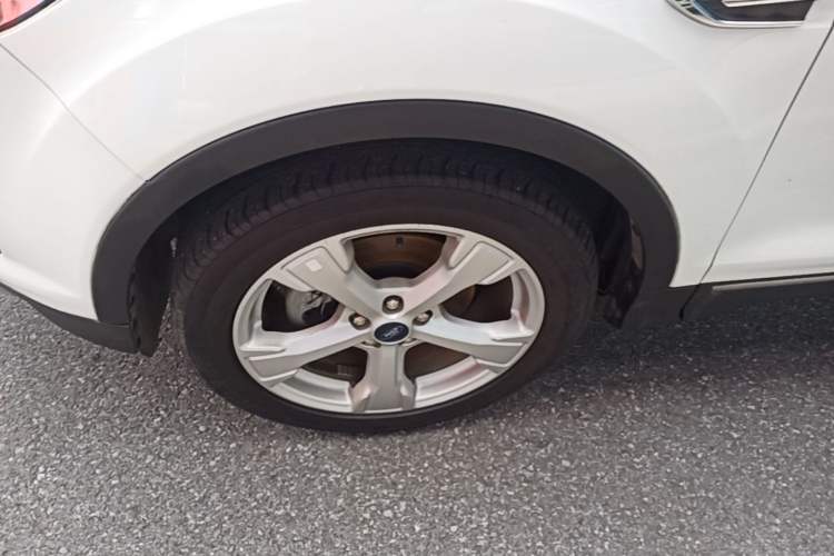 Used Ford Kuga 2018 Facelifted EcoBoost 180 Two-Wheel Drive Luxury Wing Edition Left Front Wheel Hub