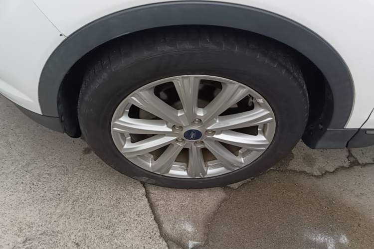 Used Ford Kuga 2018 EcoBoost 180 Two-Wheel-Drive Luxury Wing Edition Left Front Wheel Hub
