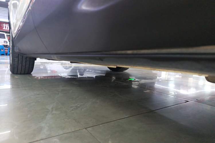 Used Ford Kuga 2018 EcoBoost 180 Two-Wheel-Drive Luxury Wing Edition Left Side Sill