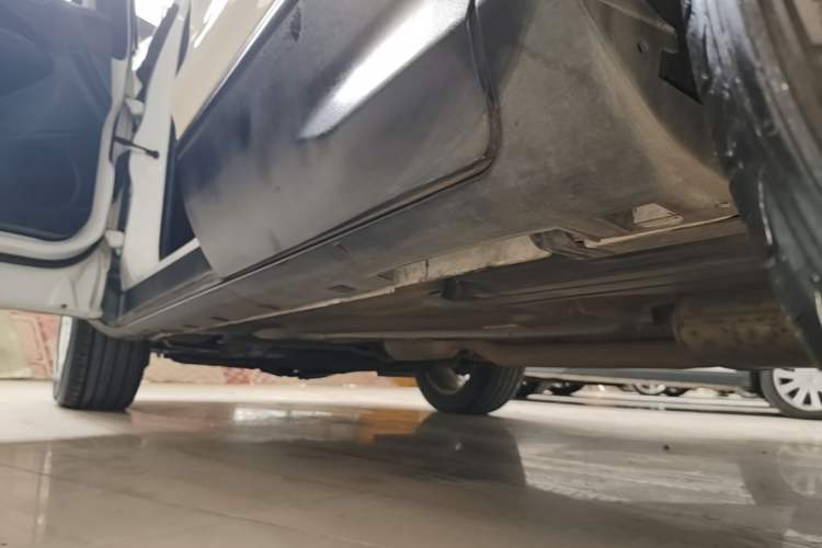 Used Ford Kuga 2018 EcoBoost 180 Two-Wheel-Drive Elite Trim Left Side Sill