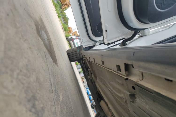 Used Ford Kuga 2018 EcoBoost 180 Two-Wheel-Drive Luxury Wing Edition Left Side Sill