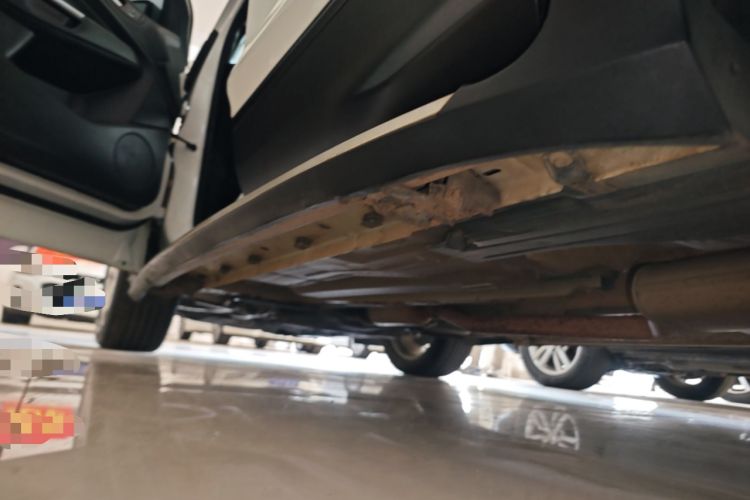 Used Ford Kuga 2018 EcoBoost 180 Two-Wheel-Drive Platinum Edition Left Side Sill