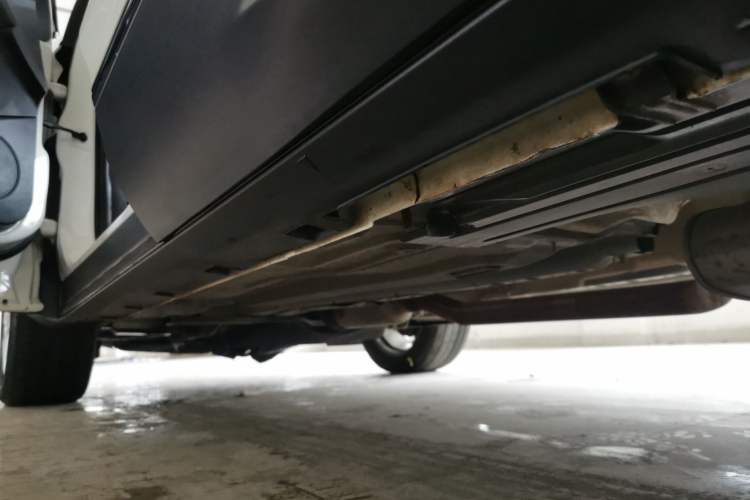 Used Ford Kuga 2018 EcoBoost 180 Two-Wheel-Drive Luxury Wing Edition Left Side Sill