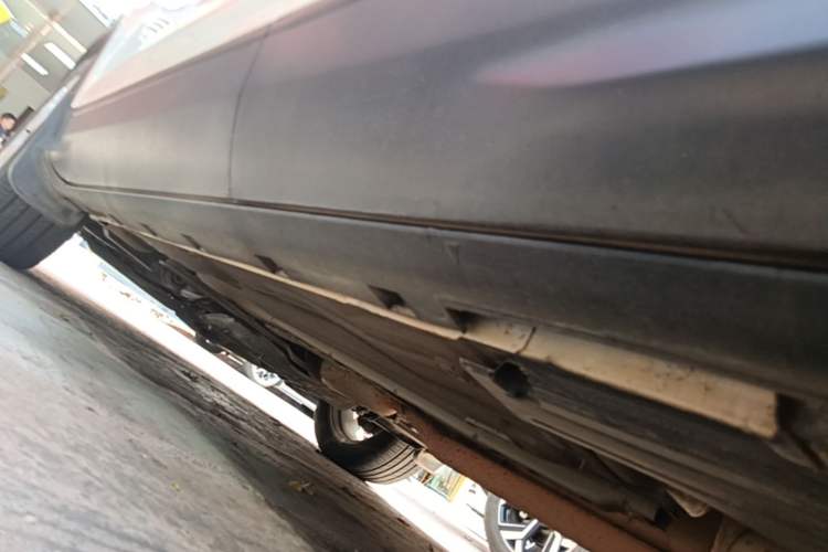 Used Ford Kuga 2018 EcoBoost 180 Two-Wheel-Drive Platinum Edition Left Side Sill