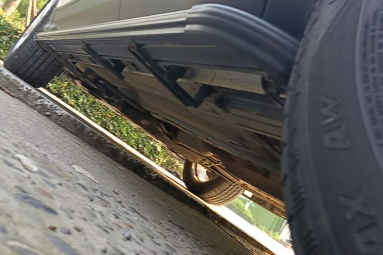 Used Ford Kuga 2018 EcoBoost 180 Two-Wheel-Drive Platinum Edition Left Side Sill