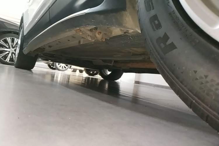 Used Ford Kuga 2018 EcoBoost 180 Two-Wheel-Drive Platinum Edition Left Side Sill