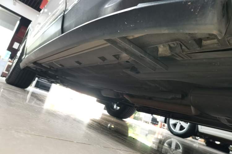 Used Ford Kuga 2018 EcoBoost 180 Two-Wheel-Drive Luxury Wing Edition Left Side Sill
