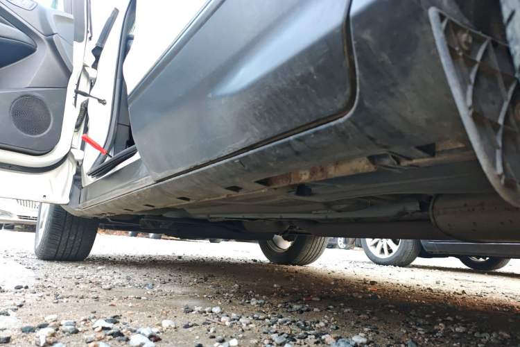 Used Ford Kuga 2018 EcoBoost 180 Two-Wheel-Drive Platinum Edition Left Side Sill