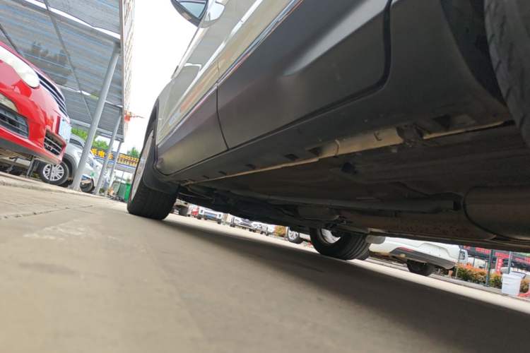 Used Ford Kuga 2018 Facelifted EcoBoost 180 Two-Wheel Drive Luxury Wing Edition Left Side Sill