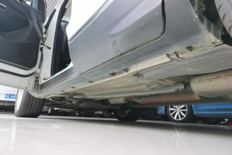 Used Ford Kuga 2018 EcoBoost 180 Two-Wheel-Drive Luxury Wing Edition Left Side Sill