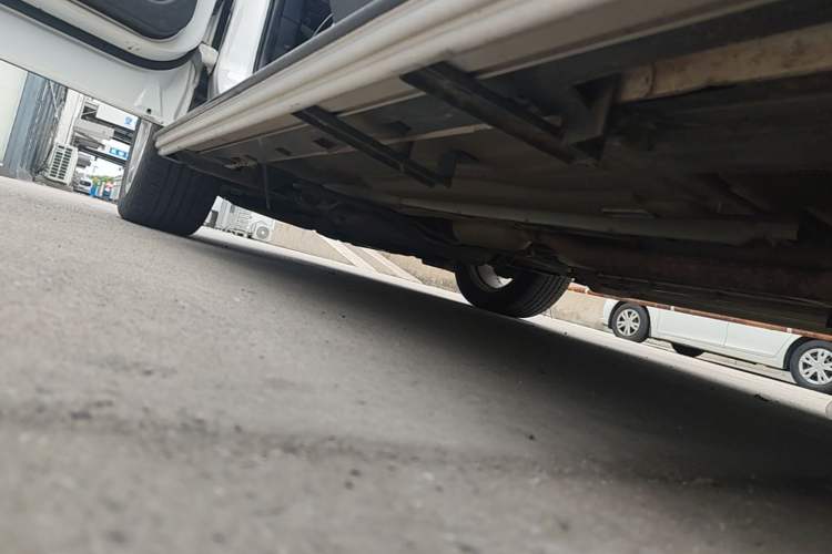 Used Ford Kuga 2018 EcoBoost 180 Two-Wheel-Drive Platinum Edition Left Side Sill