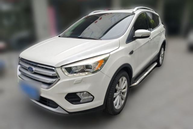 Ojetý Ford Kuga 2018 EcoBoost 180 Two-Wheel-Drive Luxury Wing Edition