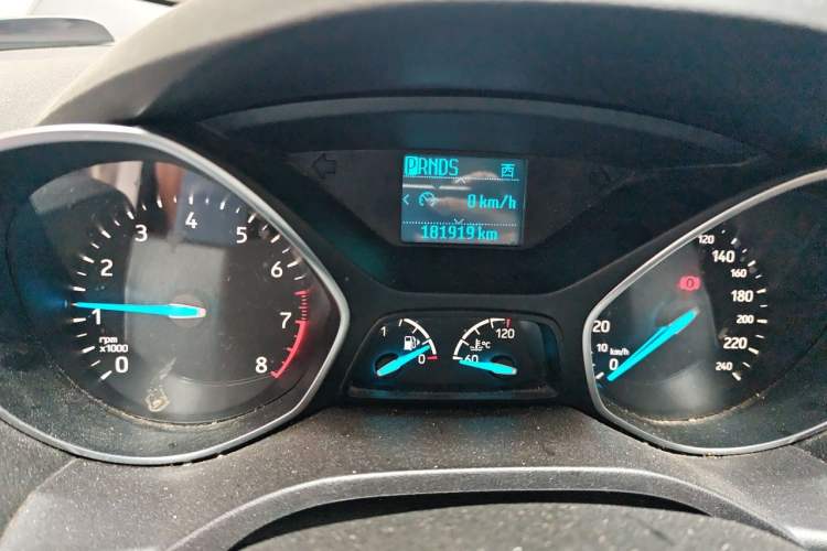 Used Ford Kuga 2018 Facelifted EcoBoost 180 Two-Wheel-Drive Platinum Wing Edition Odometer Close Up