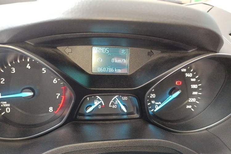 Used Ford Kuga 2018 EcoBoost 180 Two-Wheel-Drive Platinum Edition Odometer Close Up