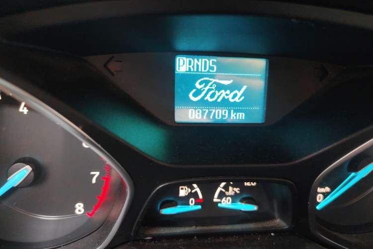 Used Ford Kuga 2018 EcoBoost 180 Two-Wheel-Drive Platinum Edition Odometer Close Up