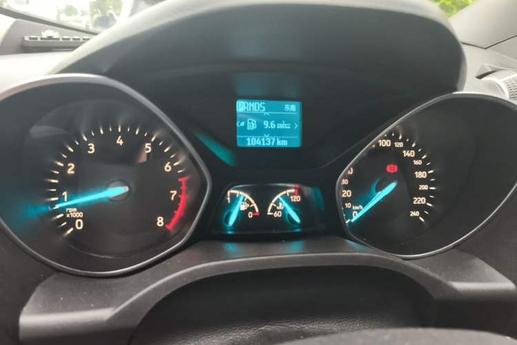 Used Ford Kuga 2018 EcoBoost 180 Two-Wheel-Drive Platinum Edition Odometer Close Up