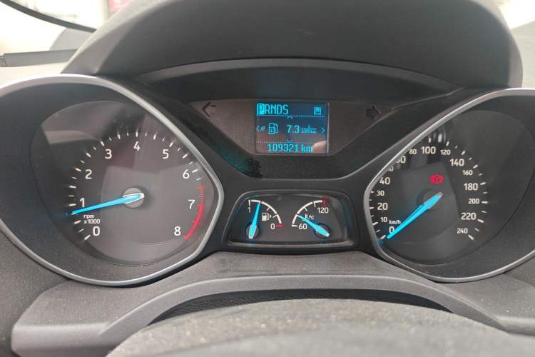 Used Ford Kuga 2018 EcoBoost 180 Two-Wheel-Drive Platinum Edition Odometer Close Up