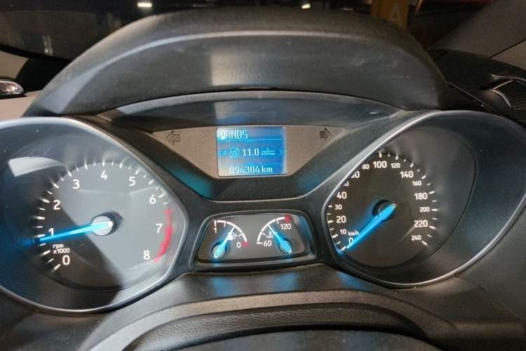 Used Ford Kuga 2018 EcoBoost 180 Two-Wheel-Drive Elite Trim Odometer Close Up