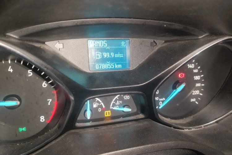 Used Ford Kuga 2018 EcoBoost 180 Two-Wheel-Drive Platinum Edition Odometer Close Up