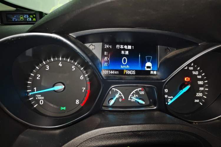 Used Ford Kuga 2018 EcoBoost 180 Two-Wheel-Drive Platinum Edition Odometer Close Up