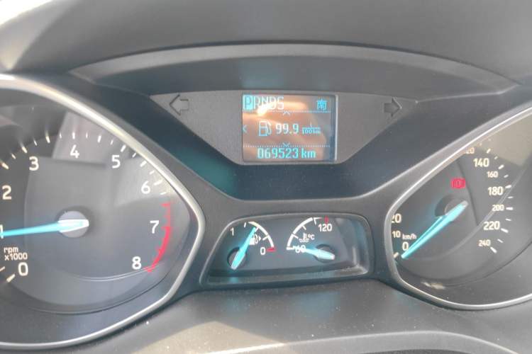 Used Ford Kuga 2018 Facelifted EcoBoost 180 Two-Wheel-Drive Platinum Wing Edition Odometer Close Up