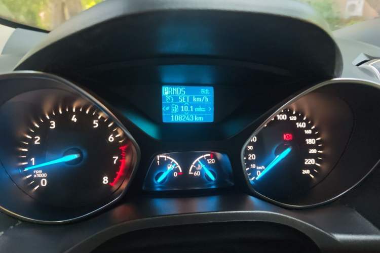 Used Ford Kuga 2018 EcoBoost 180 Two-Wheel-Drive Platinum Edition Odometer Close Up