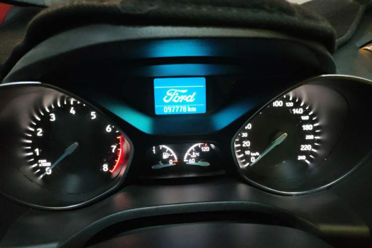 Used Ford Kuga 2018 EcoBoost 180 Two-Wheel-Drive Platinum Edition Odometer Close Up