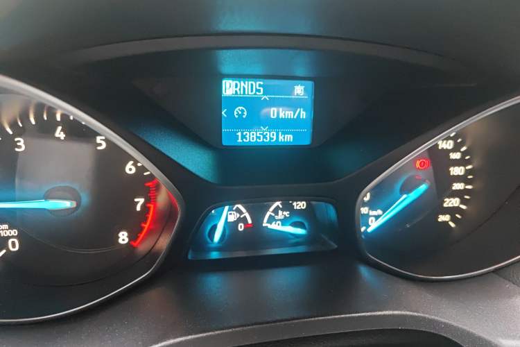 Used Ford Kuga 2018 EcoBoost 180 Two-Wheel-Drive Platinum Edition Odometer Close Up