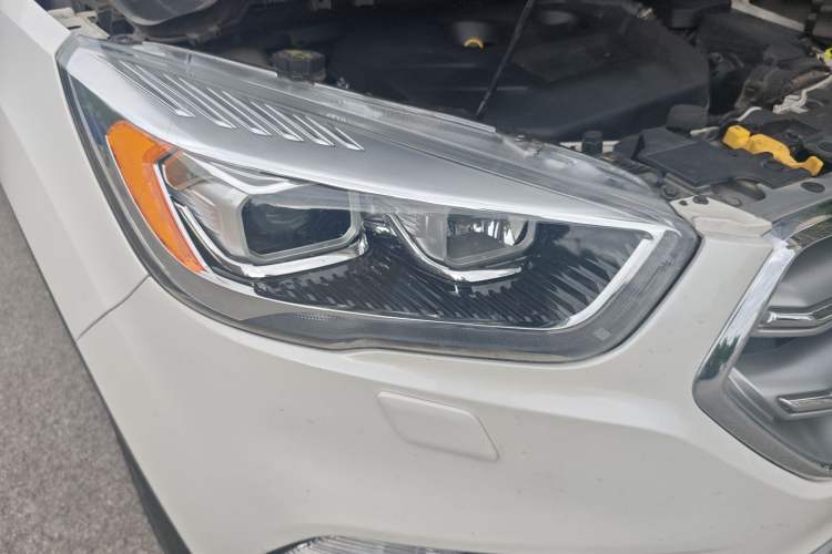 Used Ford Kuga 2018 EcoBoost 245 Four-Wheel Drive Luxury Wing Model Right Front Headlight