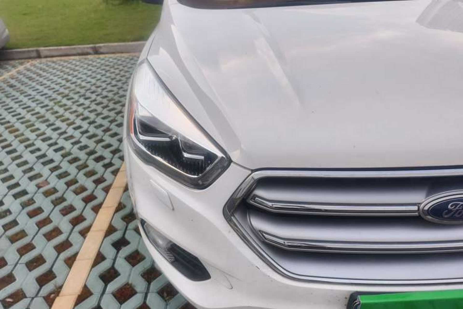 Used Ford Kuga 2018 EcoBoost 180 Two-Wheel-Drive Luxury Wing Edition Right Front Headlight