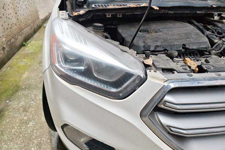Used Ford Kuga 2018 Facelifted EcoBoost 180 Two-Wheel-Drive Platinum Wing Edition Right Front Headlight
