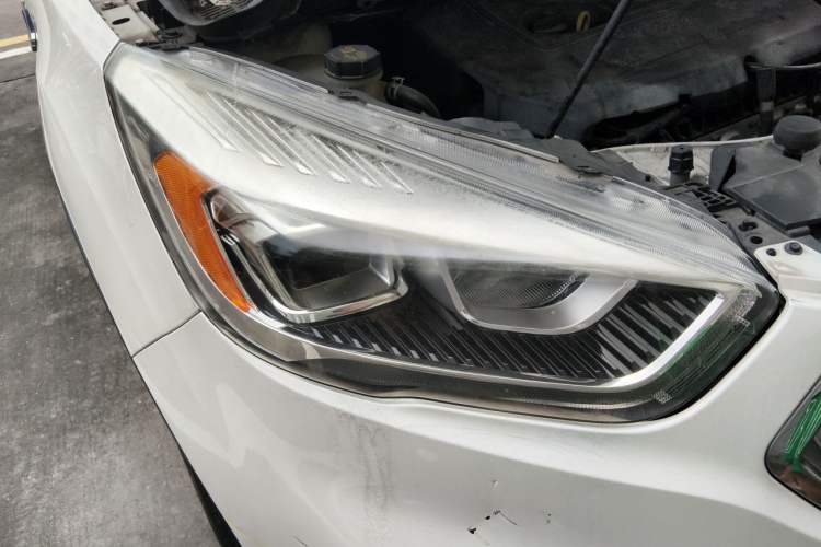 Used Ford Kuga 2018 EcoBoost 180 Two-Wheel-Drive Platinum Edition Right Front Headlight