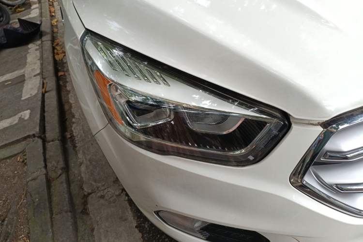 Used Ford Kuga 2018 EcoBoost 180 Two-Wheel-Drive Platinum Edition Right Front Headlight