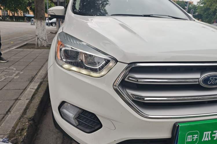 Used Ford Kuga 2018 EcoBoost 180 Two-Wheel-Drive Platinum Edition Right Front Headlight