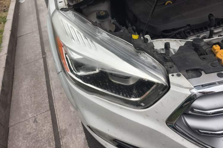 Used Ford Kuga 2018 EcoBoost 180 Two-Wheel-Drive Platinum Edition Right Front Headlight