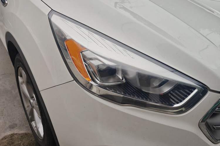 Used Ford Kuga 2018 EcoBoost 180 Two-Wheel-Drive Platinum Edition Right Front Headlight
