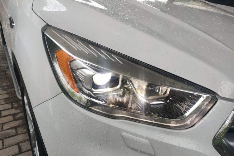 Used Ford Kuga 2018 Facelifted EcoBoost 180 Two-Wheel Drive Luxury Wing Edition Right Front Headlight