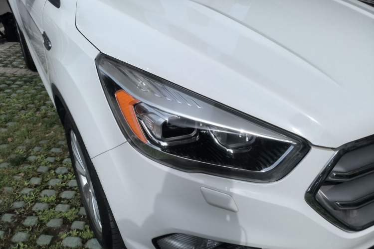 Used Ford Kuga 2018 EcoBoost 180 Two-Wheel-Drive Luxury Wing Edition Right Front Headlight