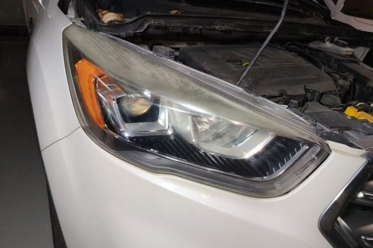 Used Ford Kuga 2018 EcoBoost 180 Two-Wheel-Drive Elite Trim Right Front Headlight