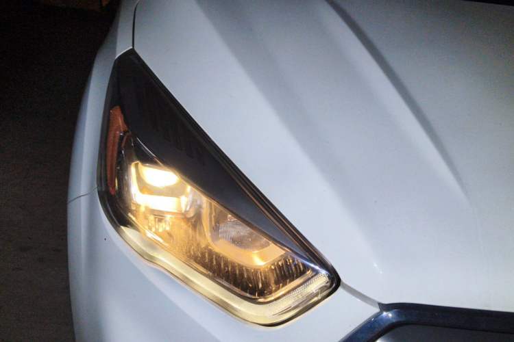 Used Ford Kuga 2018 Facelifted EcoBoost 180 Two-Wheel-Drive Platinum Wing Edition Right Front Headlight