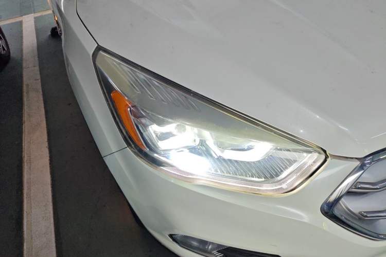 Used Ford Kuga 2018 EcoBoost 180 Two-Wheel-Drive Platinum Edition Right Front Headlight