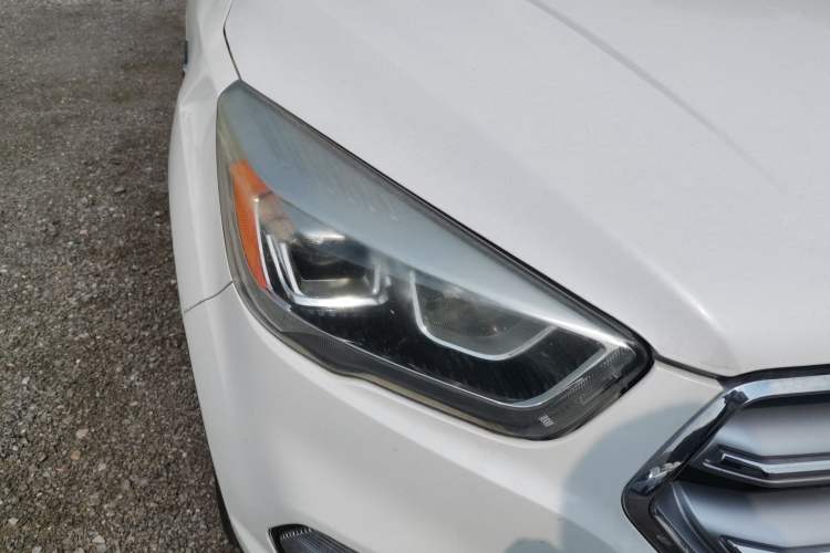 Used Ford Kuga 2018 EcoBoost 180 Two-Wheel-Drive Platinum Edition Right Front Headlight